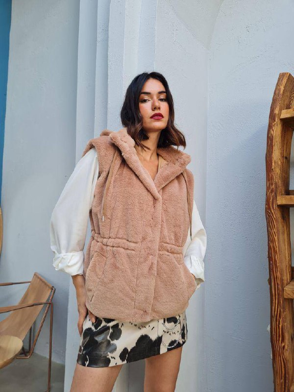 A wholesale clothing model wears Vest - Light Brown, Turkish wholesale Vest of Ello