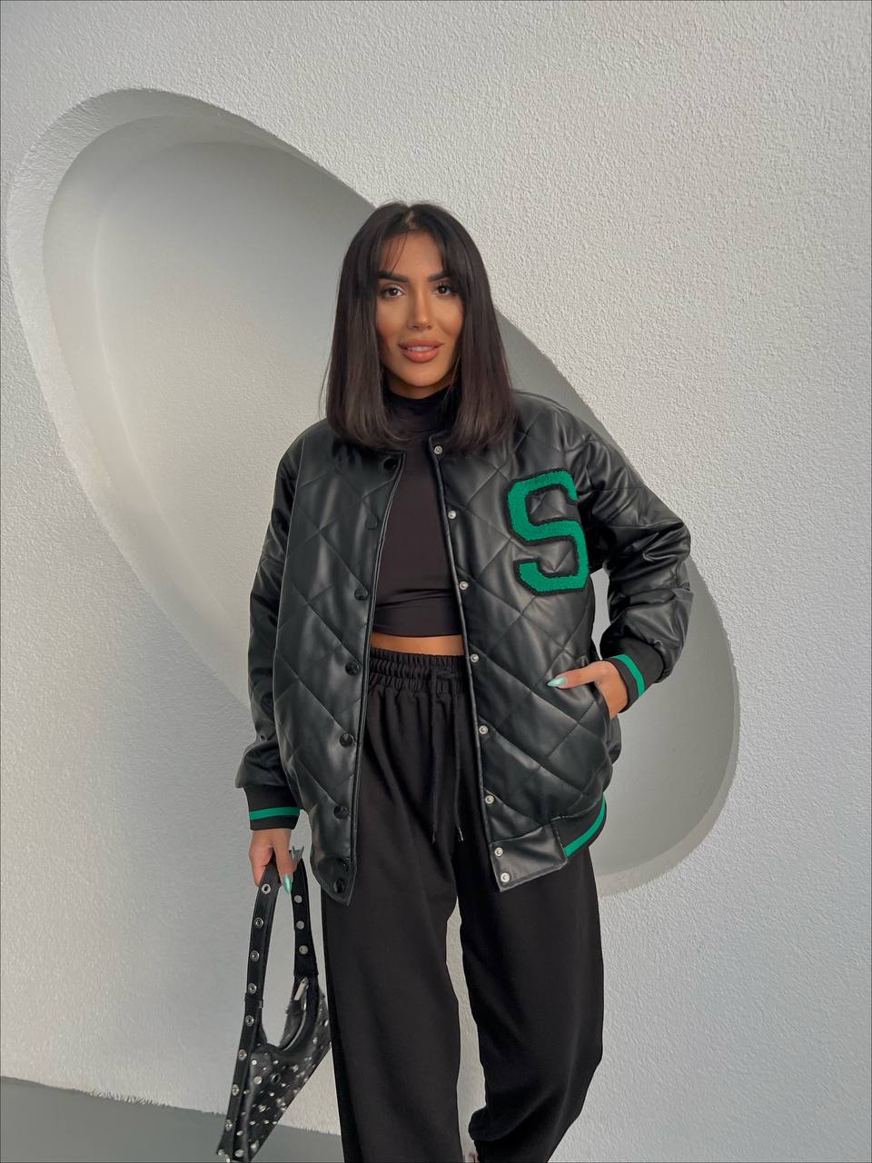 A wholesale clothing model wears Coat - Black, Turkish wholesale Coat of Ello