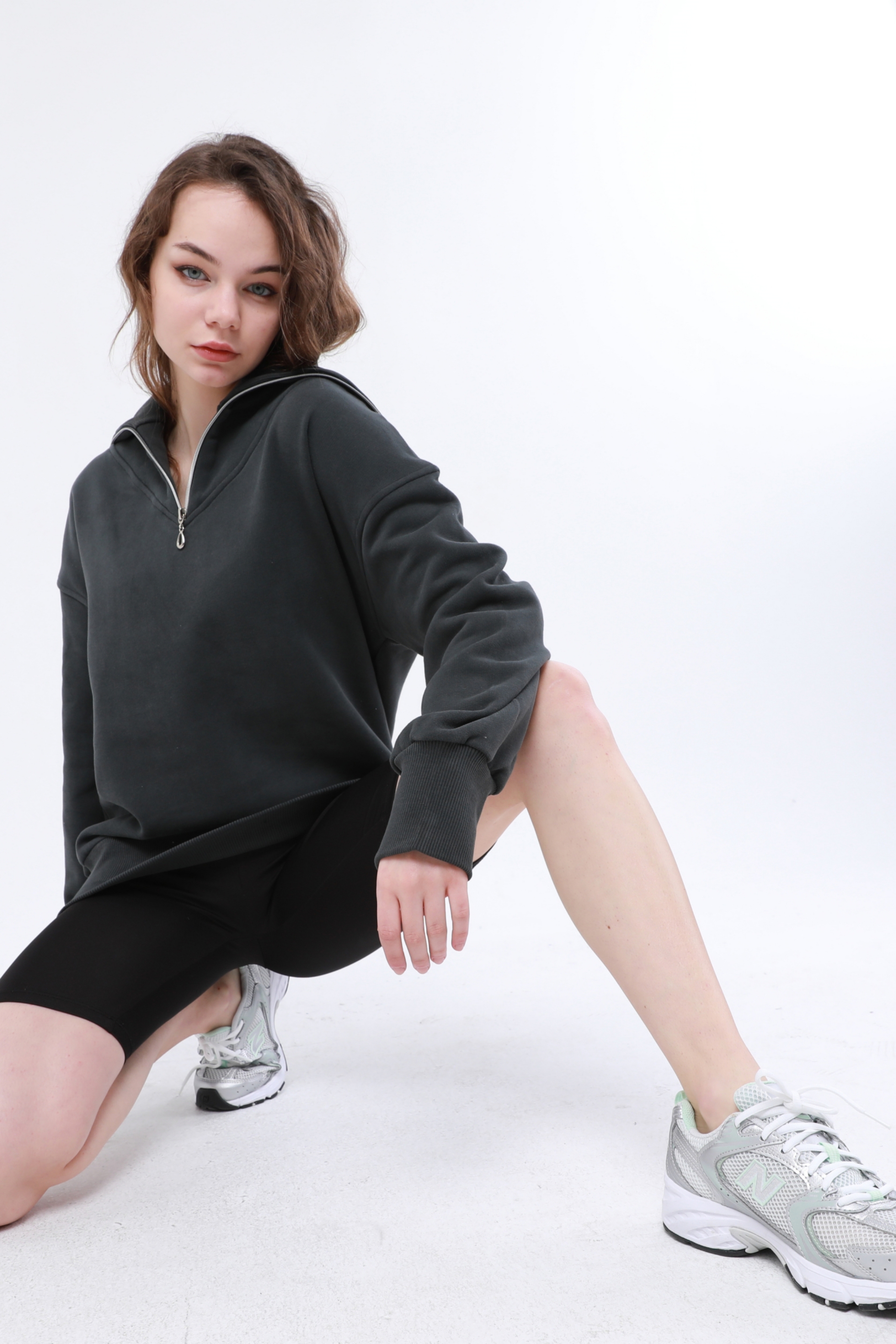A wholesale clothing model wears Swol Open Neck Half-Zip Sweatshirt - Khaki, Turkish wholesale Sweatshirt of Evable
