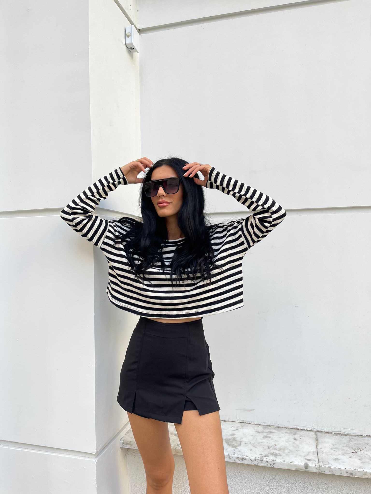 A wholesale clothing model wears Knitwear Striped Crop, Turkish wholesale Crop Top of Ezgi Nisantasi
