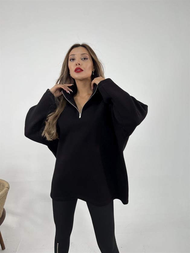 A wholesale clothing model wears Sweat - Black, Turkish wholesale Sweatshirt of Fame