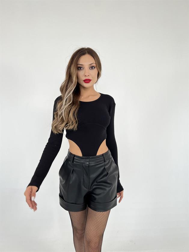 A wholesale clothing model wears Bodysuit - Black, Turkish wholesale Bodysuit of Fame