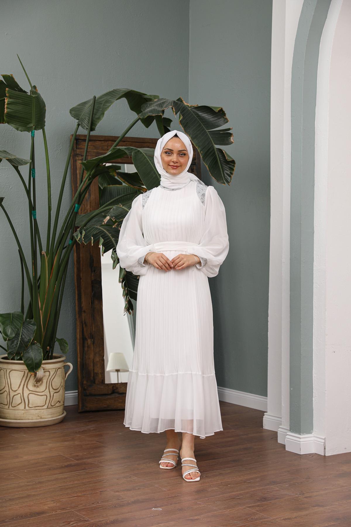 A model wears HUL10309 - Nisa Evening Dress - White, wholesale Dress of Hulya Keser to display at Lonca