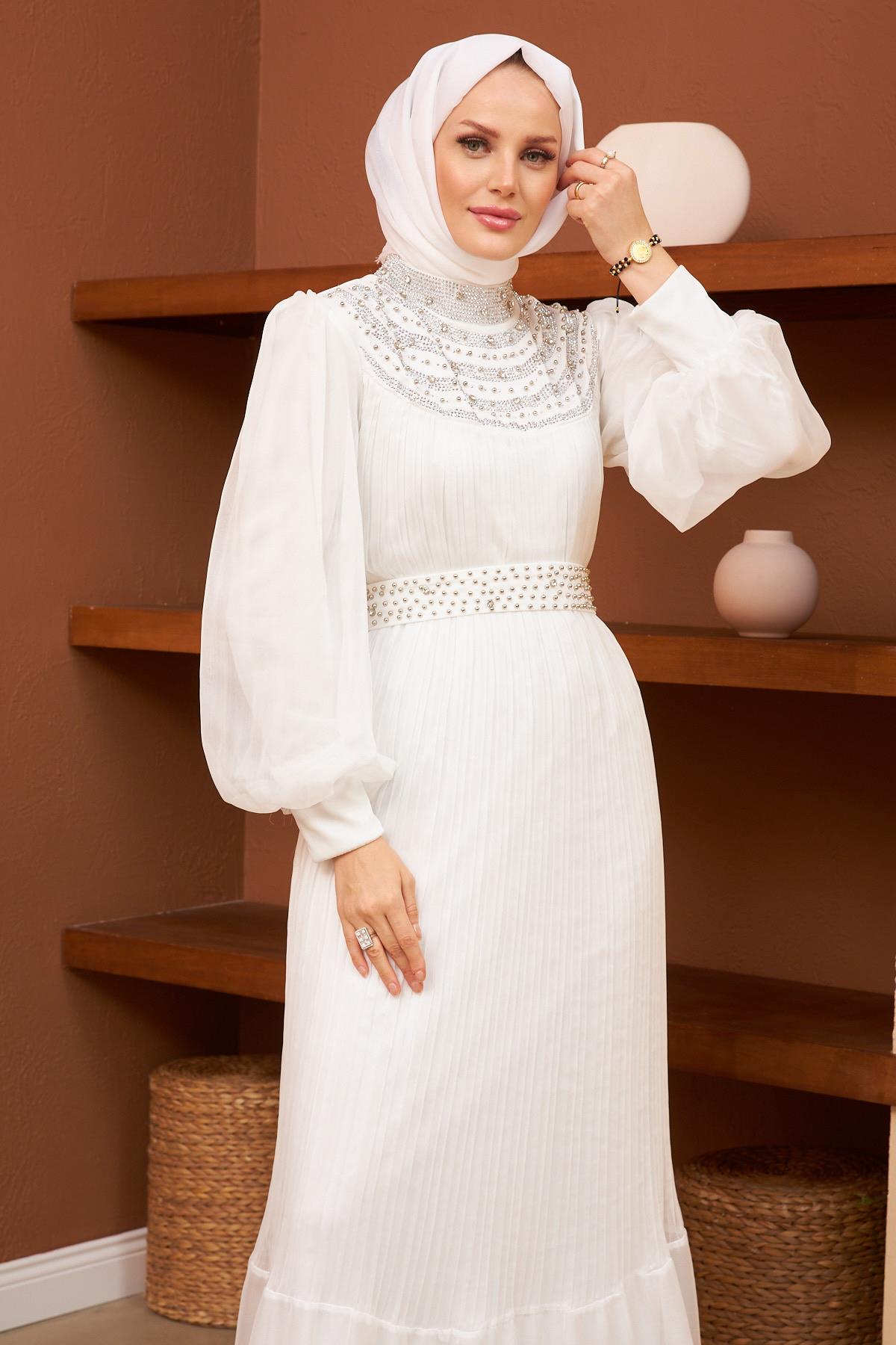 A wholesale clothing model wears hul10383-simge-evening-dress-white, Turkish wholesale Dress of Hulya Keser