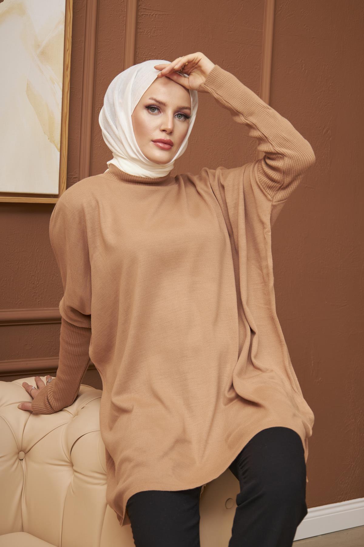 A wholesale clothing model wears Çisem Tunic - Mink, Turkish wholesale Tunic of Hulya Keser