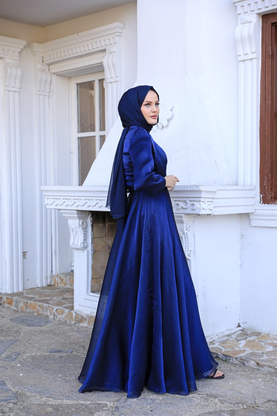 A model wears HUL10236 - Evening Dress - Navy Blue, wholesale Dress of Hulya Keser to display at Lonca