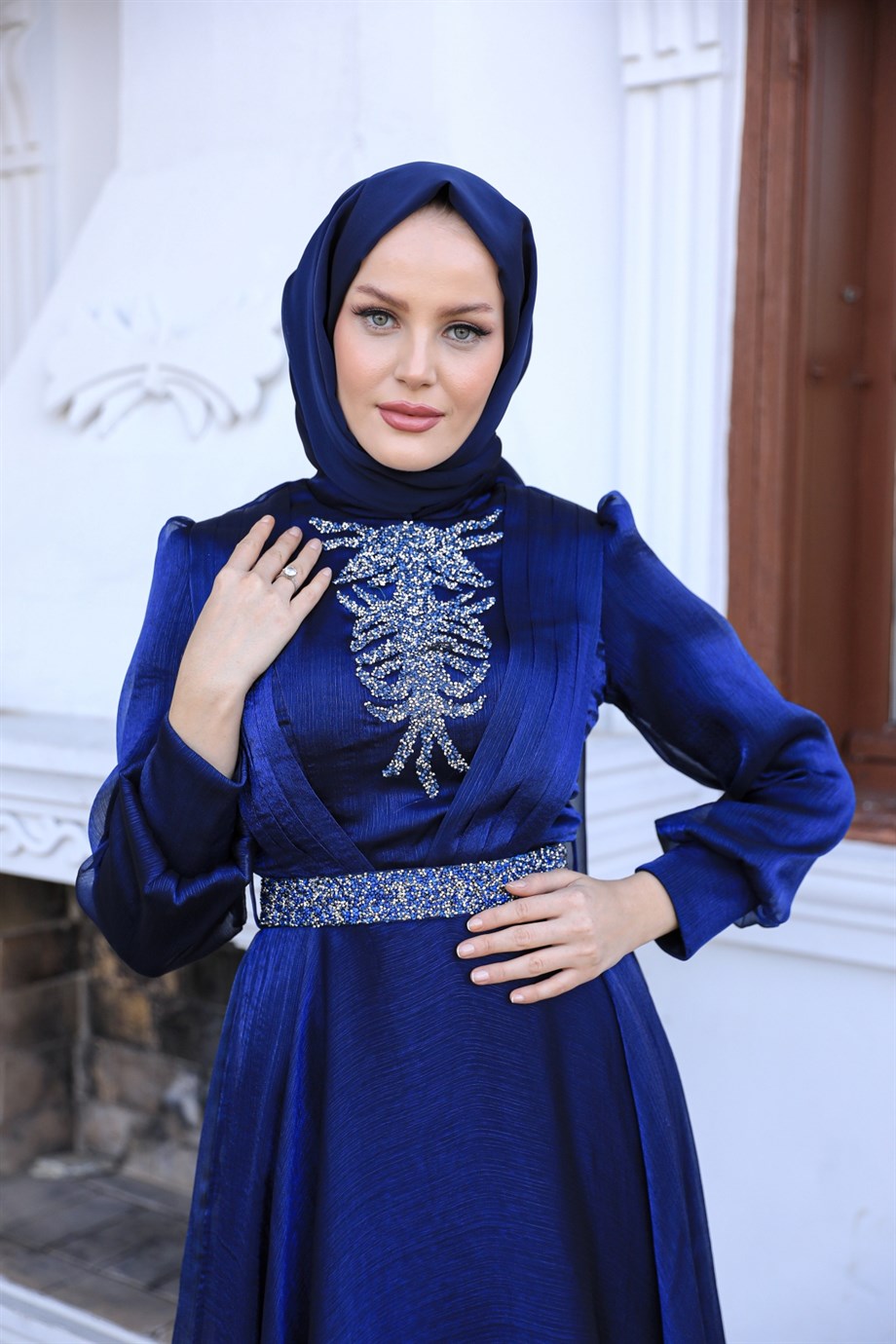 A model wears HUL10236 - Evening Dress - Navy Blue, wholesale Dress of Hulya Keser to display at Lonca