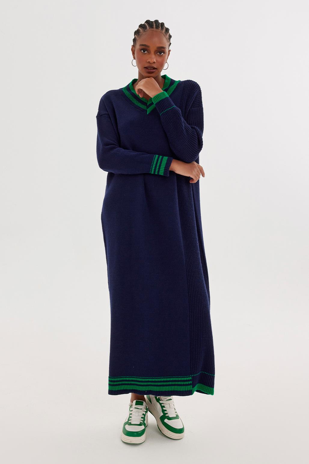 A wholesale clothing model wears Knitted Dress Navy Blue, Turkish wholesale Dress of Kadriye Baştürk