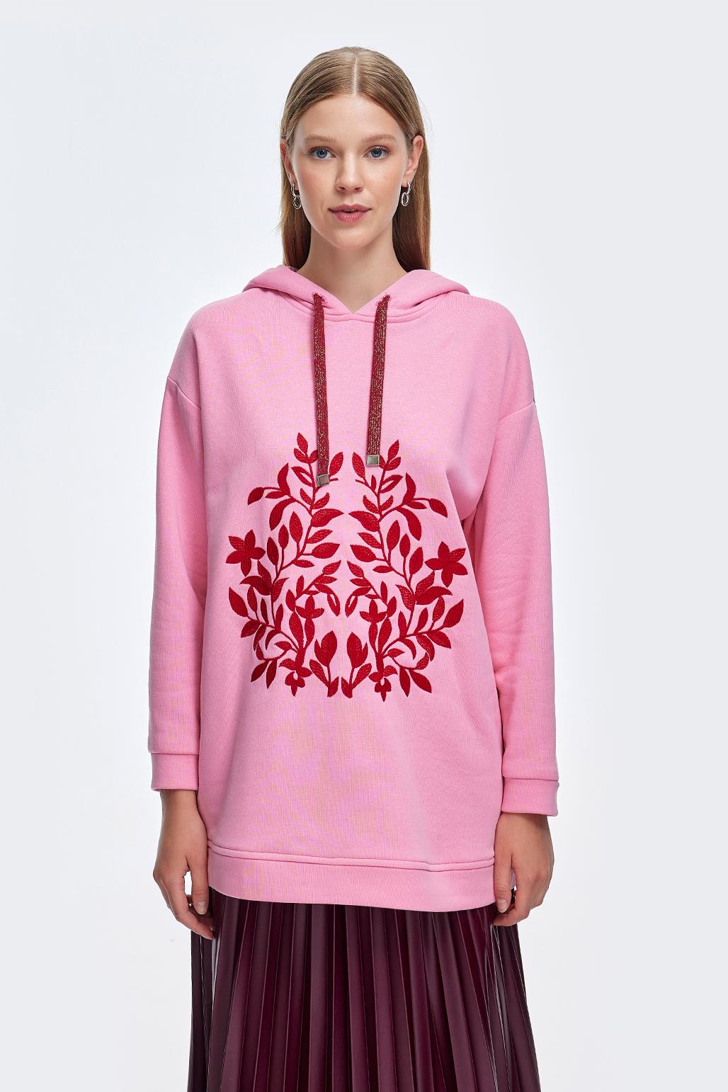 A wholesale clothing model wears Hooded Embroidered Sweat - Pink, Turkish wholesale Hoodie of Kadriye Baştürk