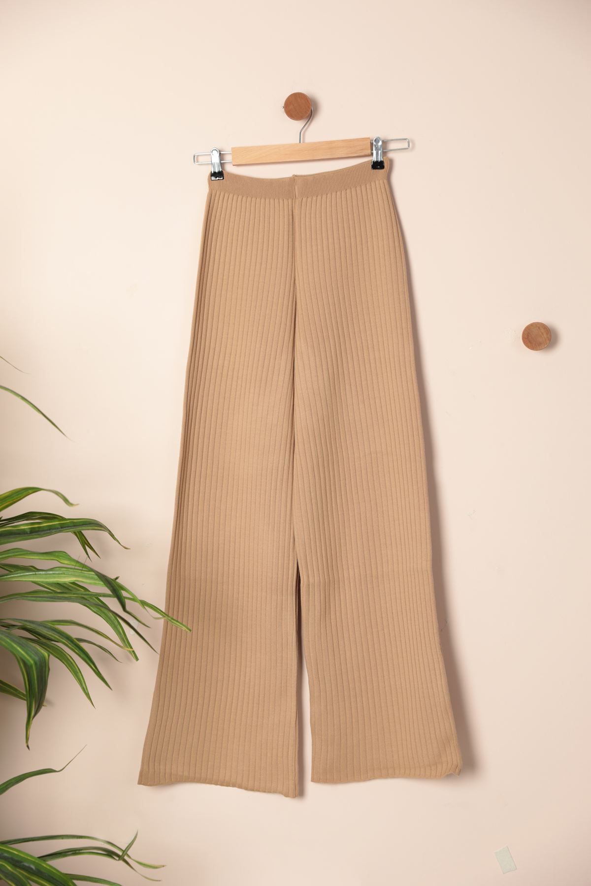 A model wears KAM11555 - Women's Knitwear Corduroy Trousers - Beige, wholesale Pants of Kaktus Moda to display at Lonca