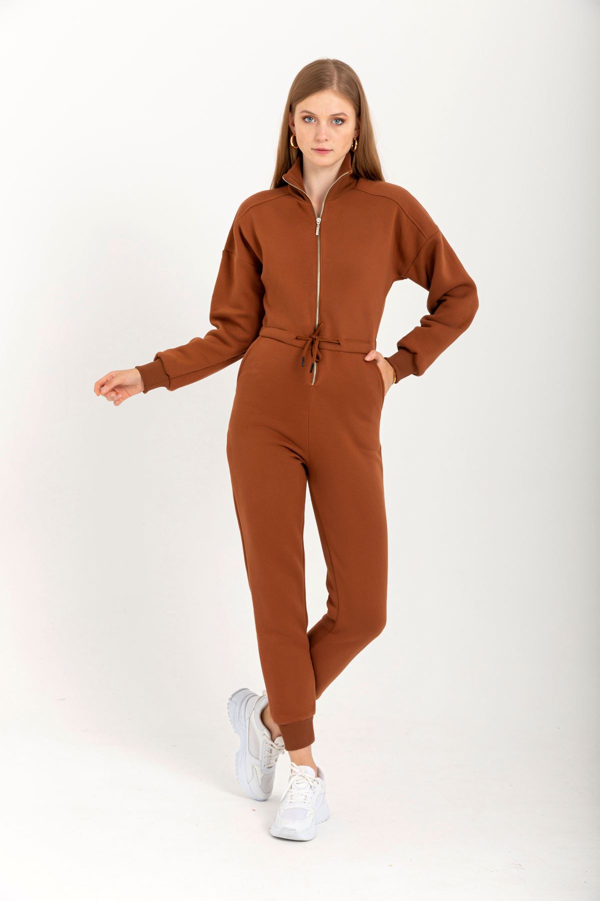 A wholesale clothing model wears Jumpsuit - Brown, Turkish wholesale Jumpsuit of Kaktus Moda