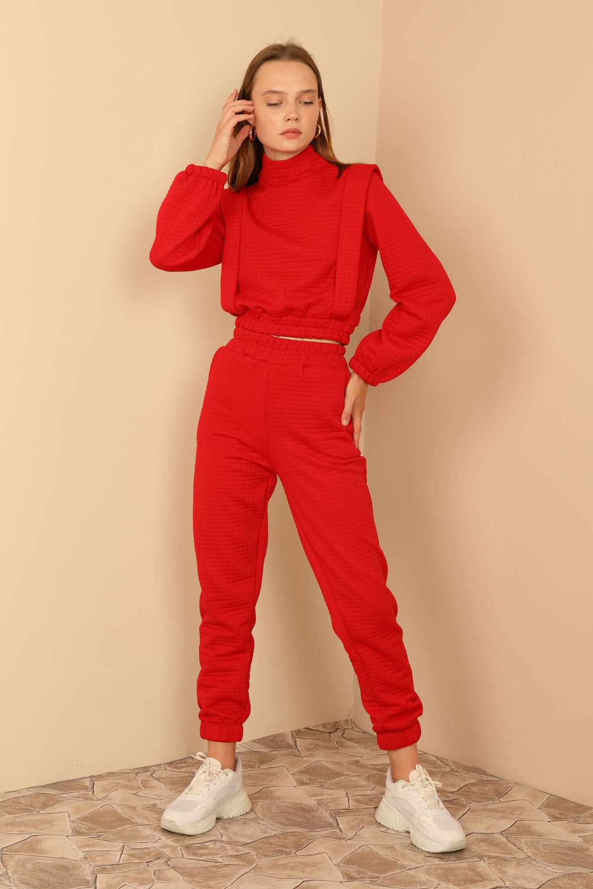 A wholesale clothing model wears Tracksuit - Red, Turkish wholesale Tracksuit of Kaktus Moda