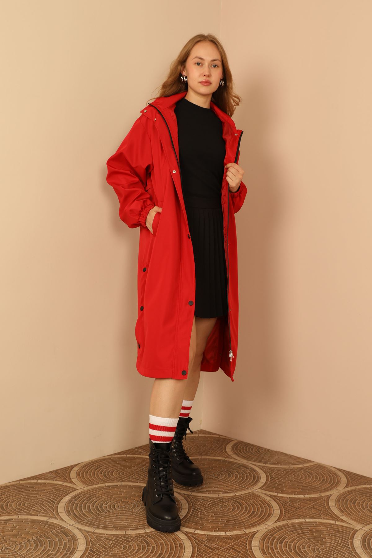 A wholesale clothing model wears Raincoat - Red, Turkish wholesale Raincoat of Kaktus Moda