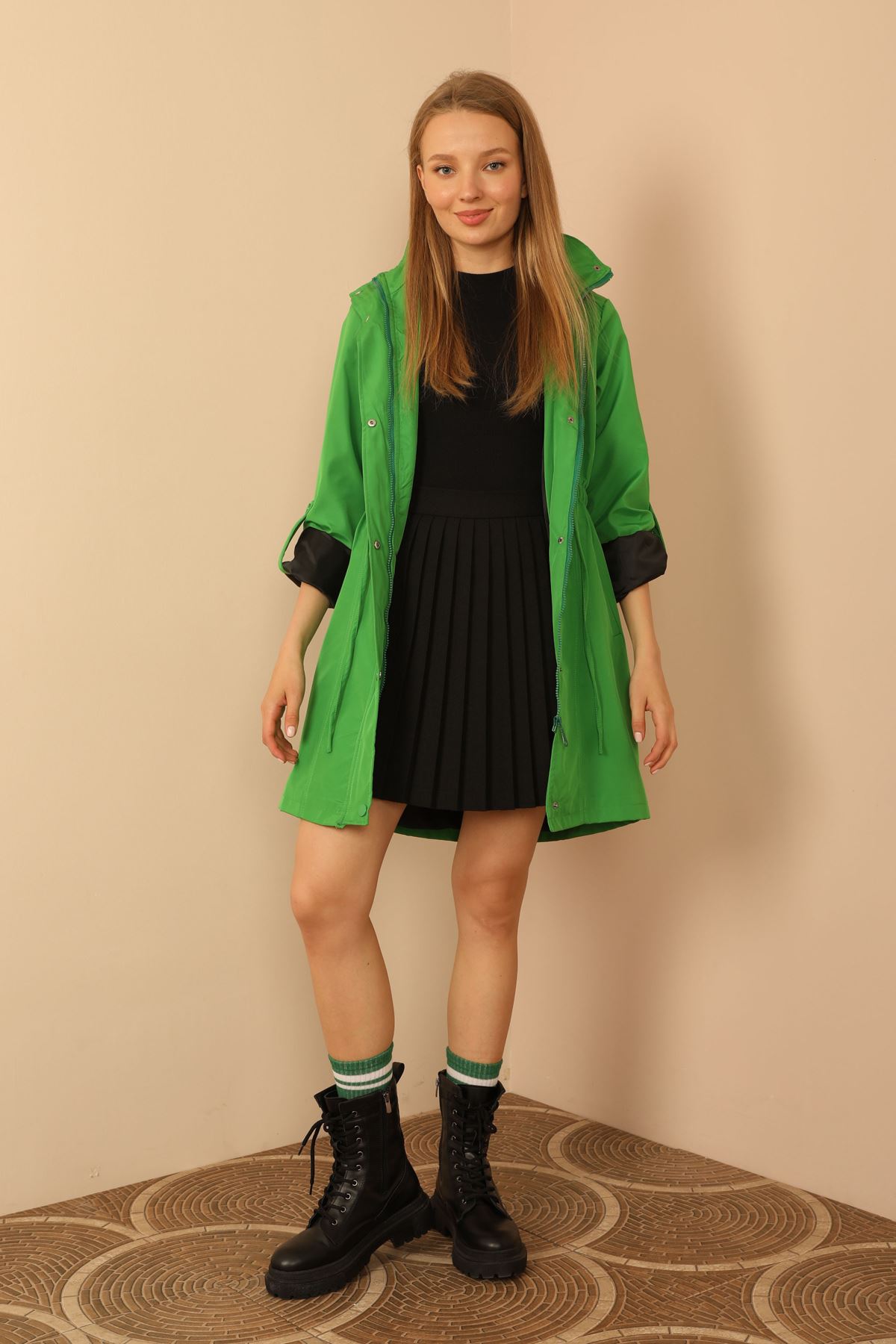 A wholesale clothing model wears Raincoat - Green, Turkish wholesale Raincoat of Kaktus Moda