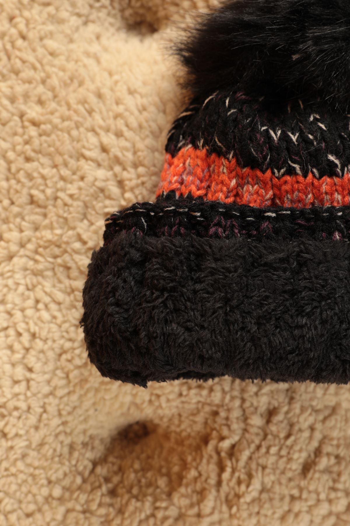A wholesale clothing model wears kam12003-knitwear-knitted-women's-beret-black, Turkish wholesale Beret of Kaktus Moda
