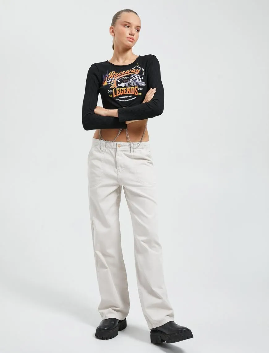 A wholesale clothing model wears Pocket Detailed Wide Leg Low Waist Cargo Pants - Ada Çayı, Turkish wholesale Pants of Koton