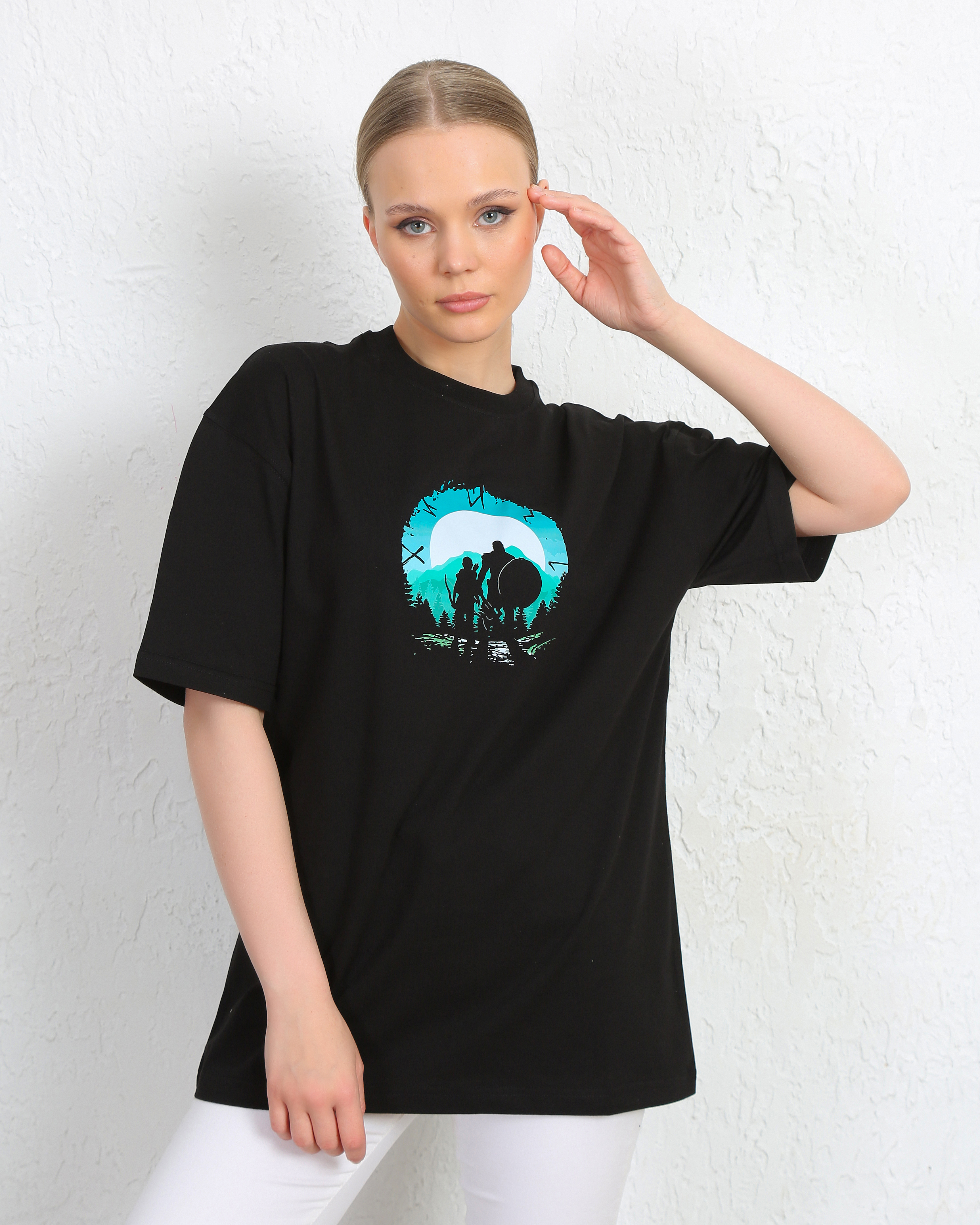 A wholesale clothing model wears Kuxo Game Graphic Pattern Women Cotton T-shirt, Turkish wholesale Tshirt of Kuxo