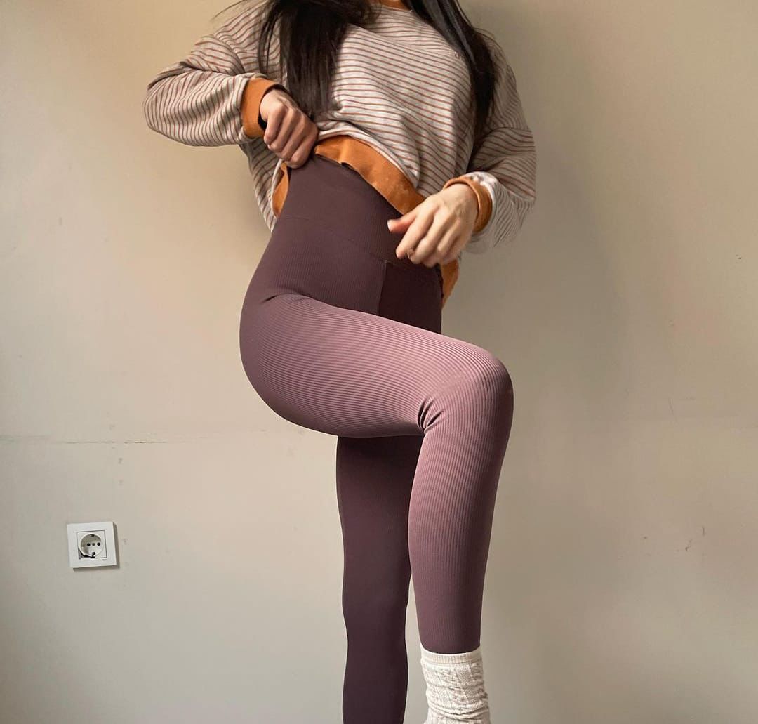 A wholesale clothing model wears Cheese Ribbed Raised Women's Tights, Turkish wholesale Leggings of Kuxo