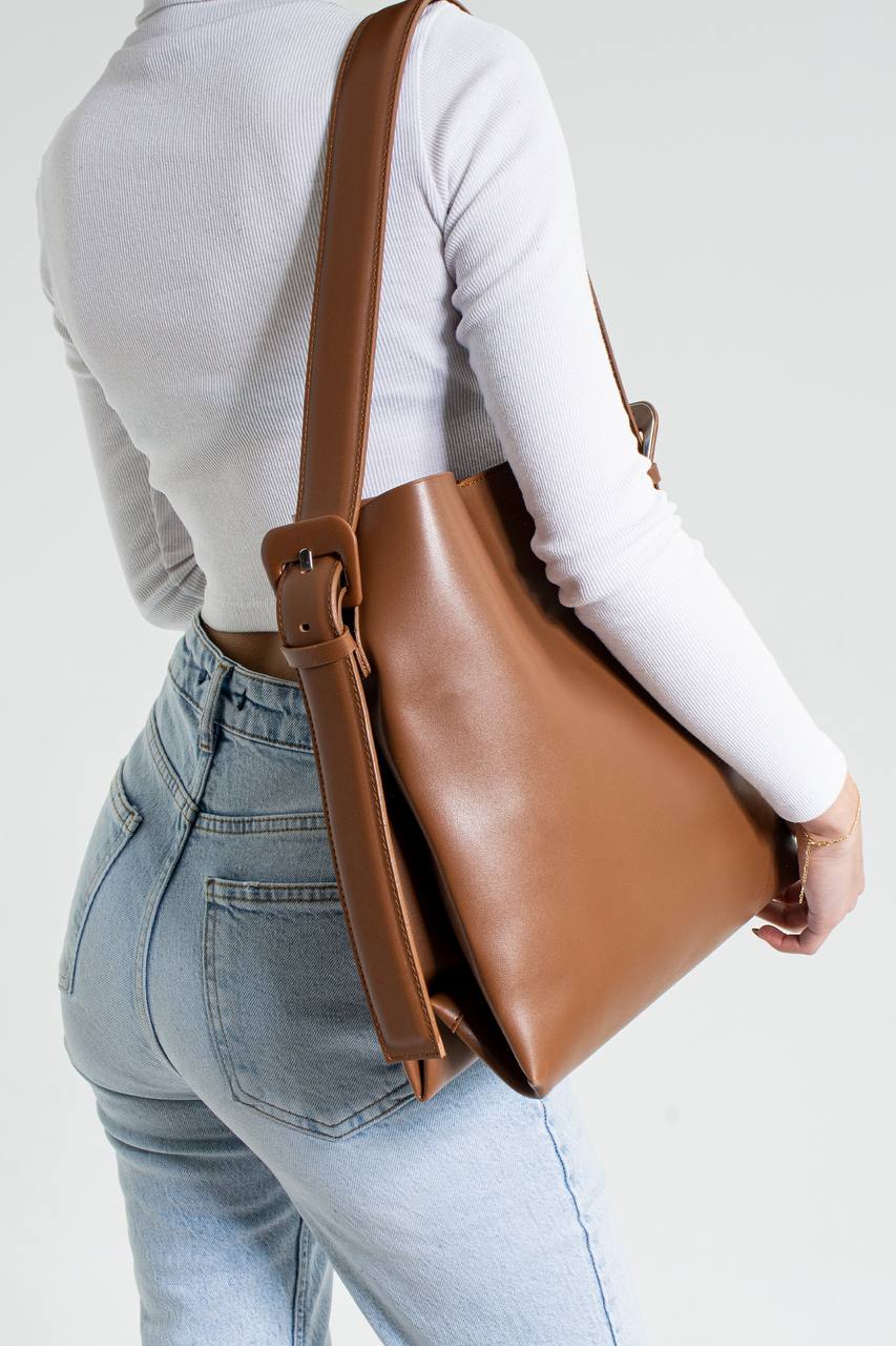 A wholesale clothing model wears Kuxo Women's Shoulder Bag Large Size, Turkish wholesale Bag of Kuxo