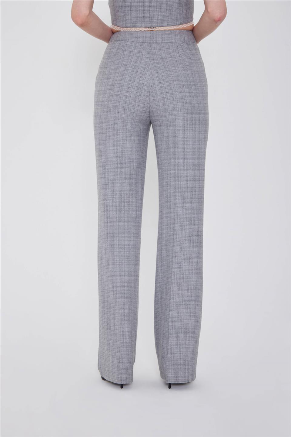 A wholesale clothing model wears Straıght Fıt Structured Pants Wıts Sıde Pockets Powder Grey - Gri, Turkish wholesale Pants of Lefon