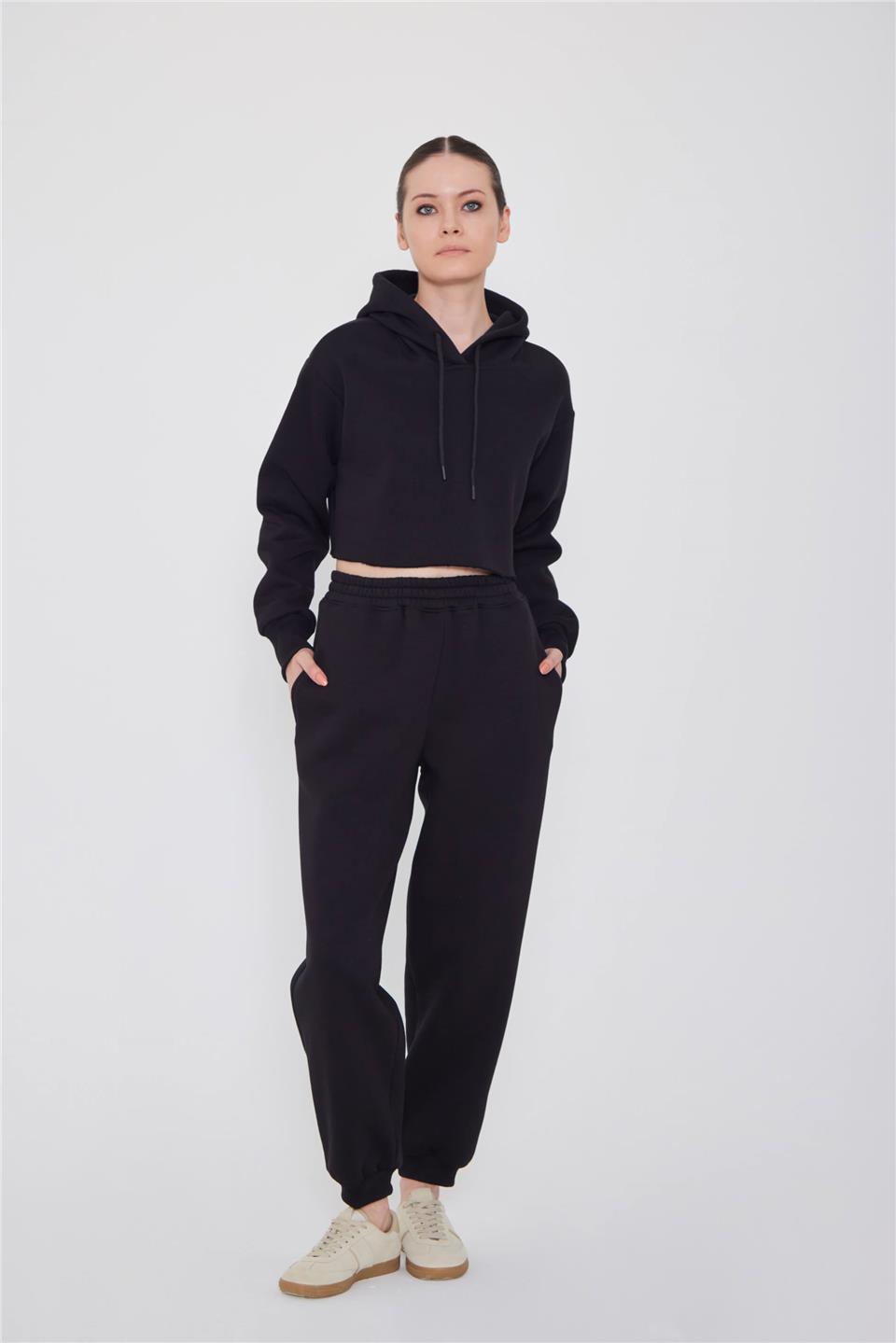 A model wears LFN10769 - Open Cut Crop Hoodıe Deep Ink Black - Siyah, wholesale Sweatshirt of Lefon to display at Lonca