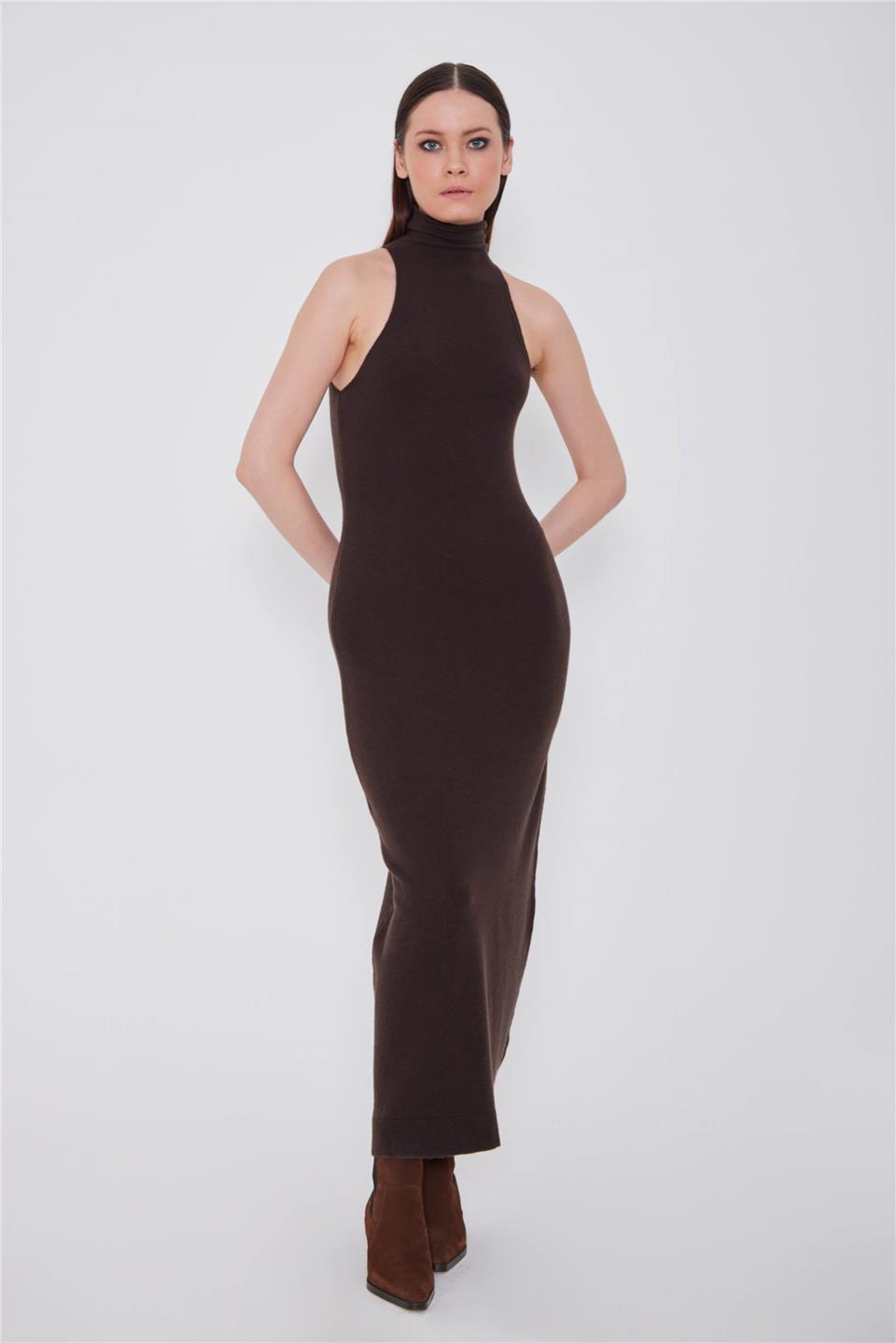 A model wears LFN10787 - Sleeveless Turtleneck Knıt Dress Deep Ink Black - Siyah, wholesale Dress of Lefon to display at Lonca