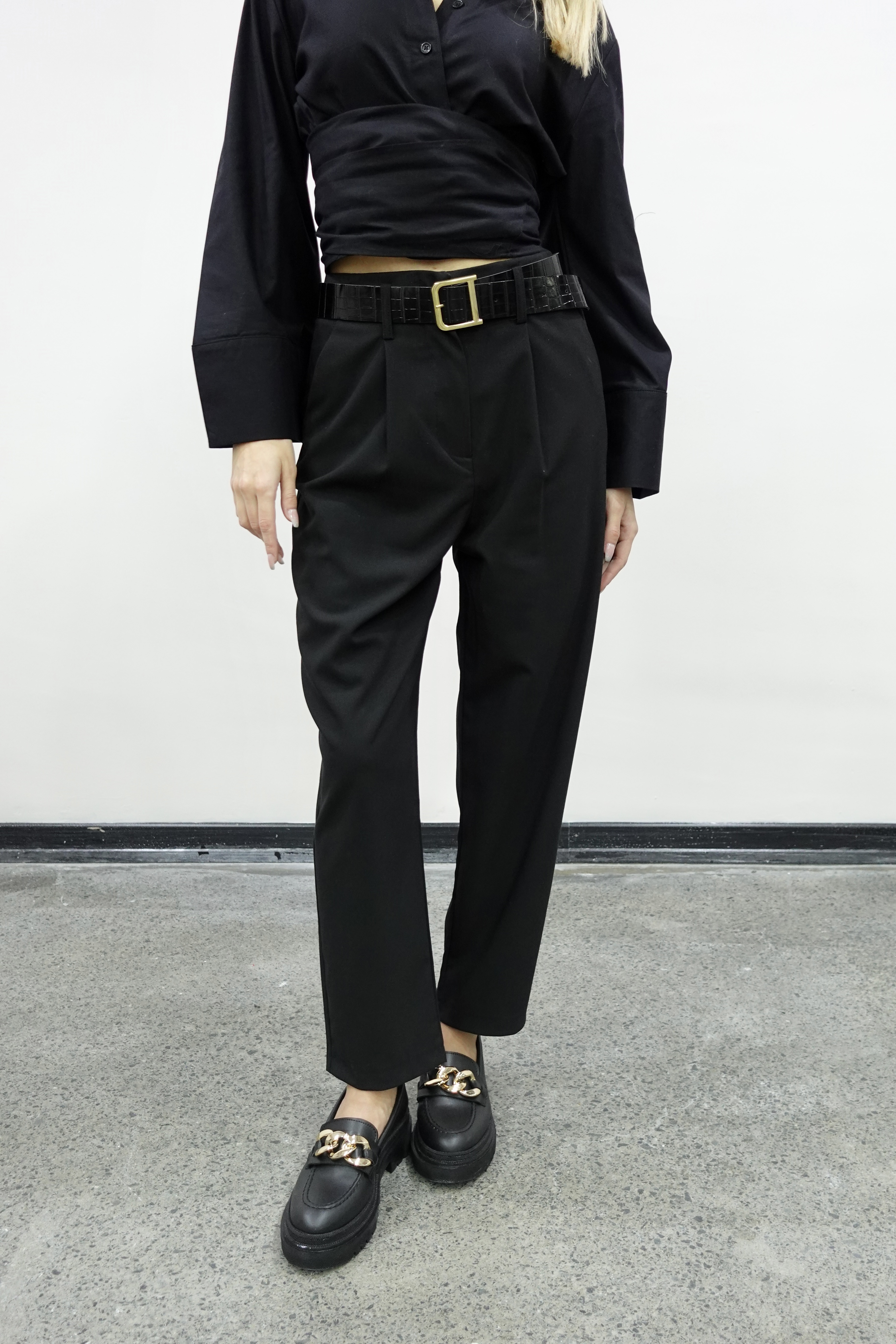 A wholesale clothing model wears Belted Trousers - Black, Turkish wholesale Pants of Maestro Woman
