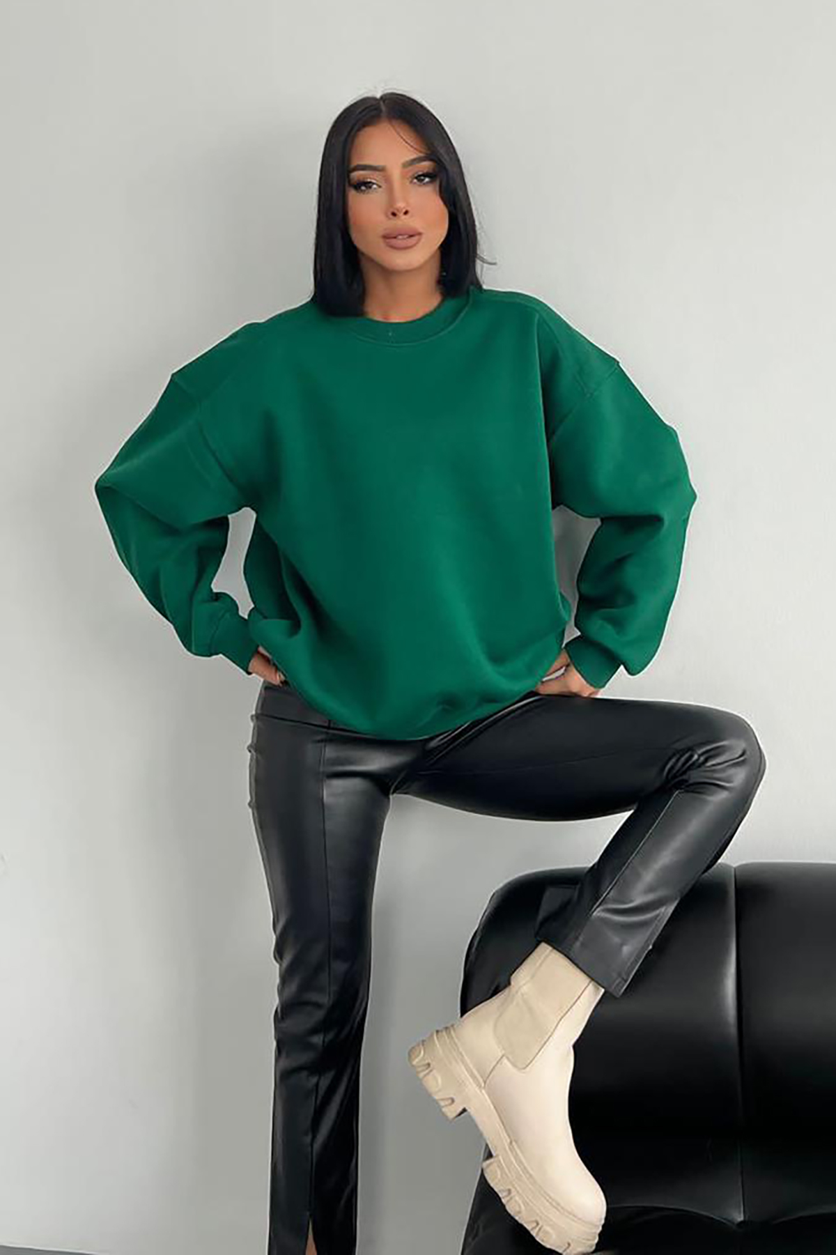 A wholesale clothing model wears Crew Neck 3 Thread Sweat - Green, Turkish wholesale Sweatshirt of Mode Roy