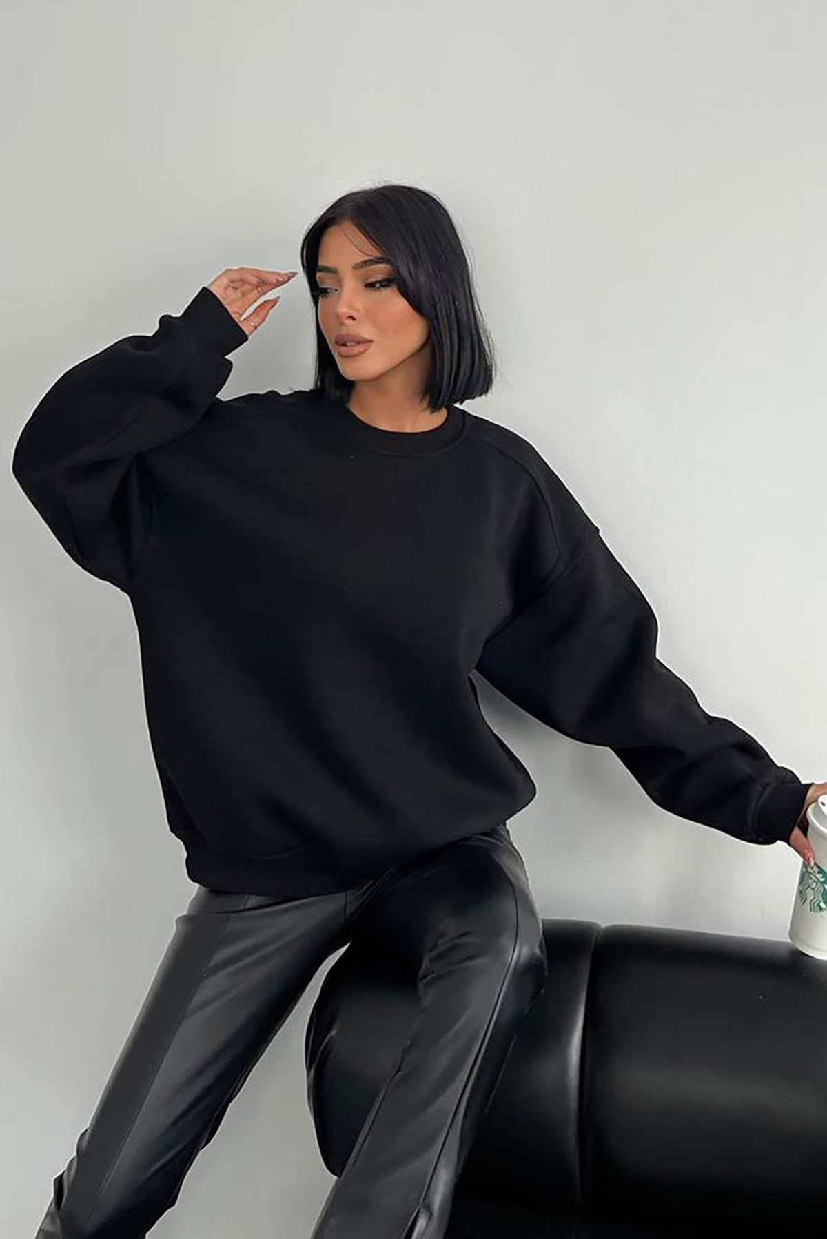 A wholesale clothing model wears Crew Neck 3 Thread Sweat - Black, Turkish wholesale Sweatshirt of Mode Roy