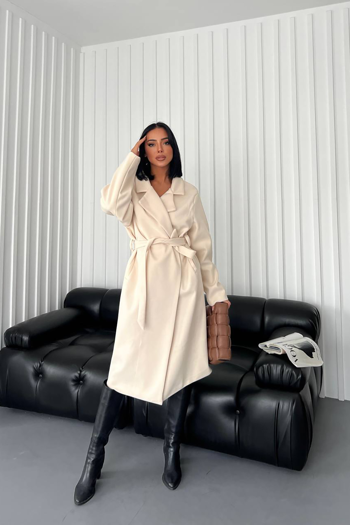 A wholesale clothing model wears Bella Belted Cashmere Coat Gts026 - - Beige, Turkish wholesale Coat of Mode Roy