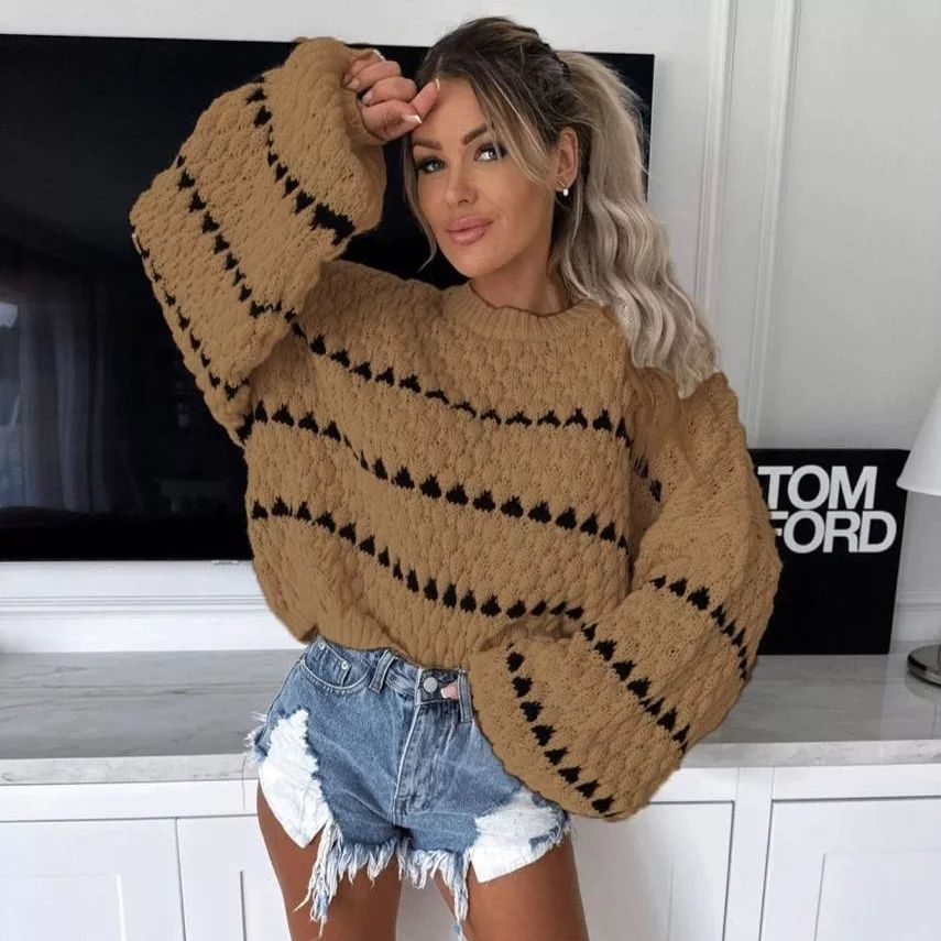A wholesale clothing model wears Knitwear Sweater - Camel, Turkish wholesale Sweater of MyBee