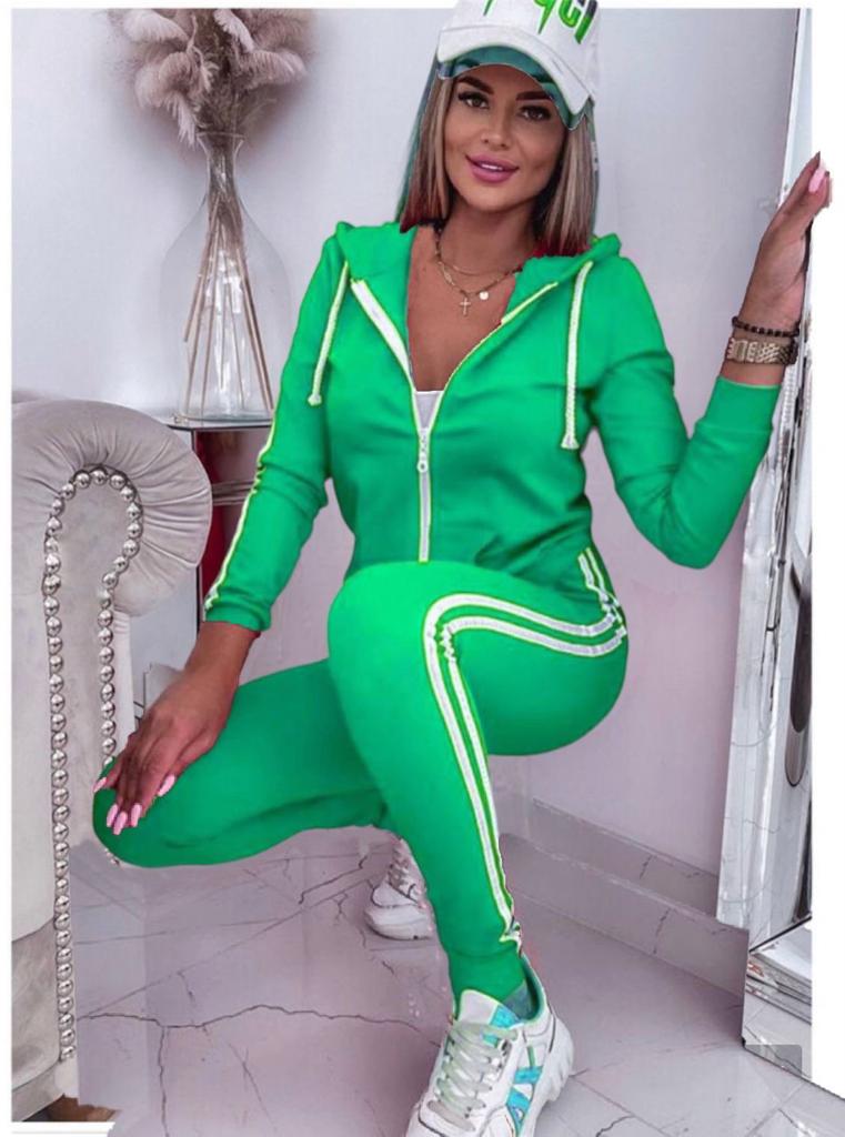 A wholesale clothing model wears Striped Tracksuit Tkm, Turkish wholesale Tracksuit of My Jest Fashion