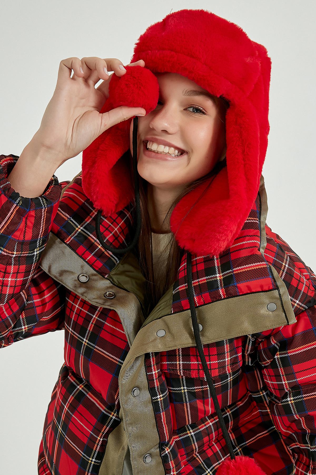 A model wears NSV10862 - Furry Headphones Pilot Hat Beanie - Red, wholesale Beret of Nesvay to display at Lonca