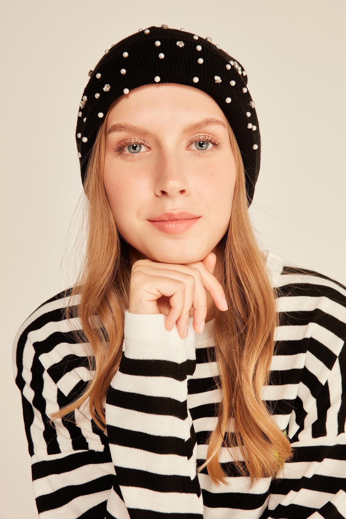 A model wears NSV11138 - Beret With Pearls - Black, wholesale Beret of Nesvay to display at Lonca