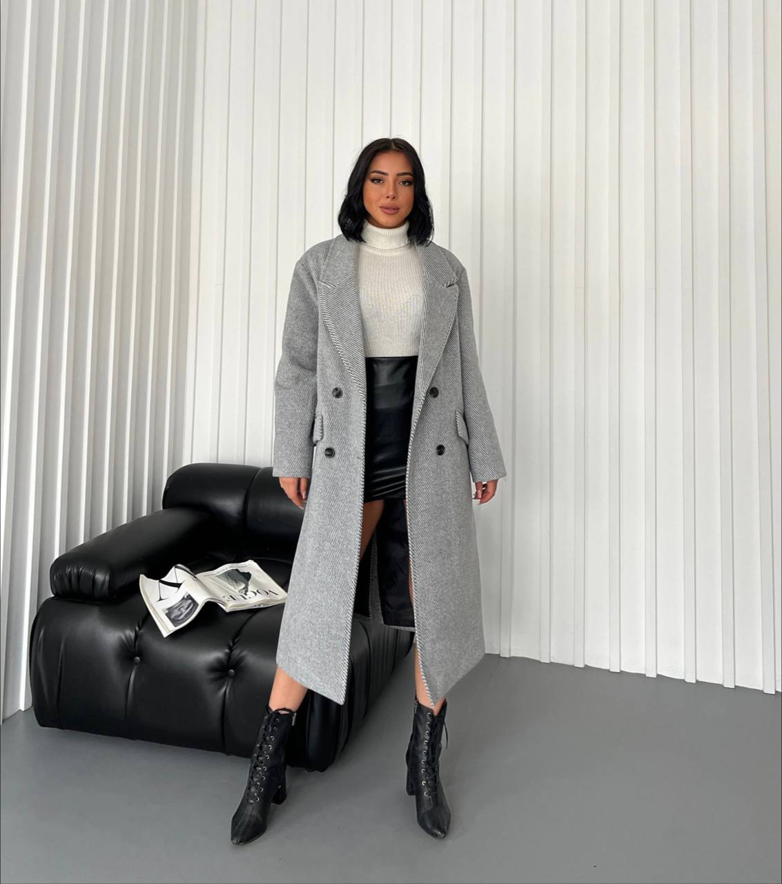 A wholesale clothing model wears Lined Stamp Coat - Anthracite, Turkish wholesale Overcoat of Qesto Fashion
