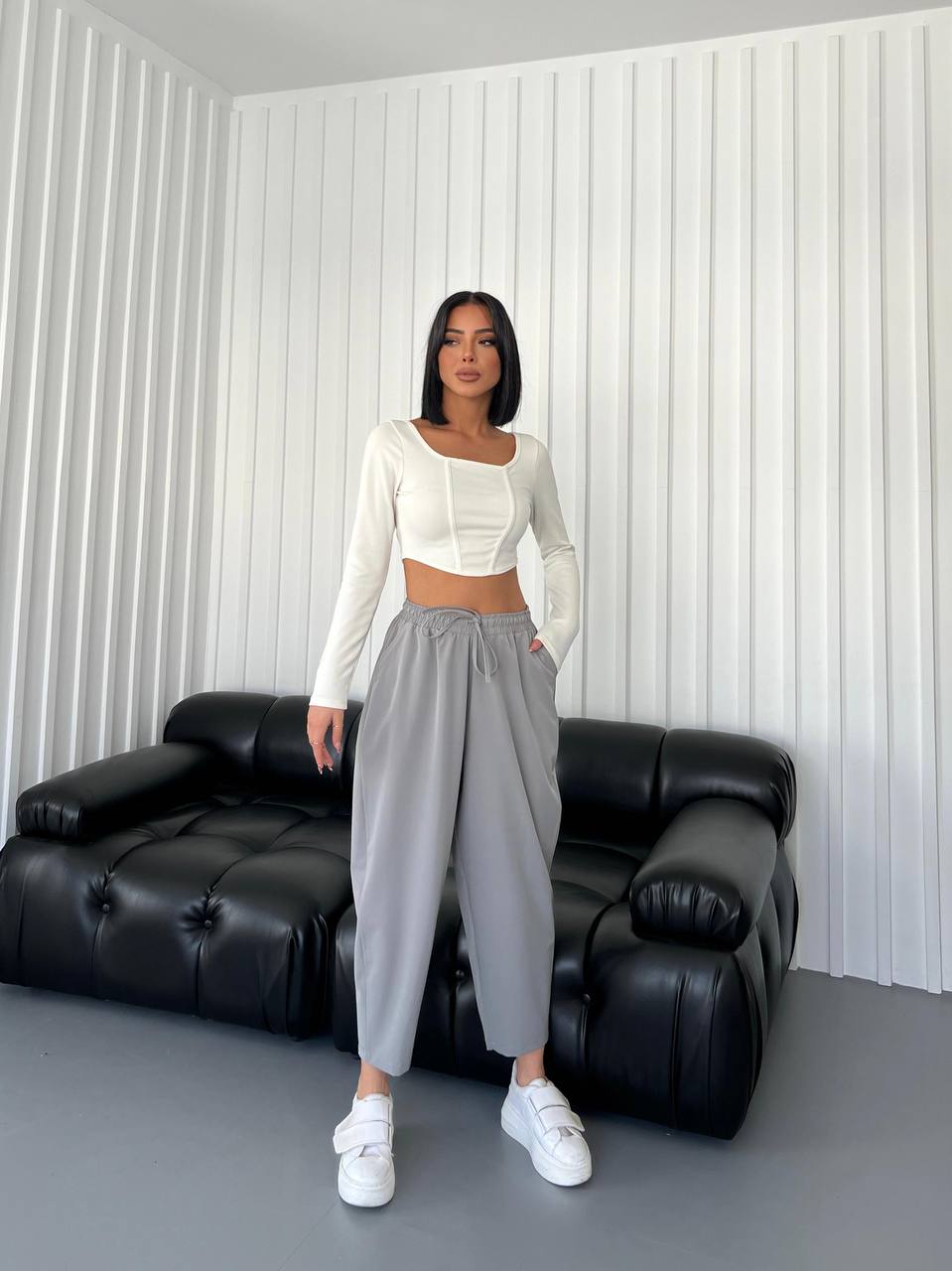 A wholesale clothing model wears Trousers - Gray, Turkish wholesale Pants of Qesto Fashion