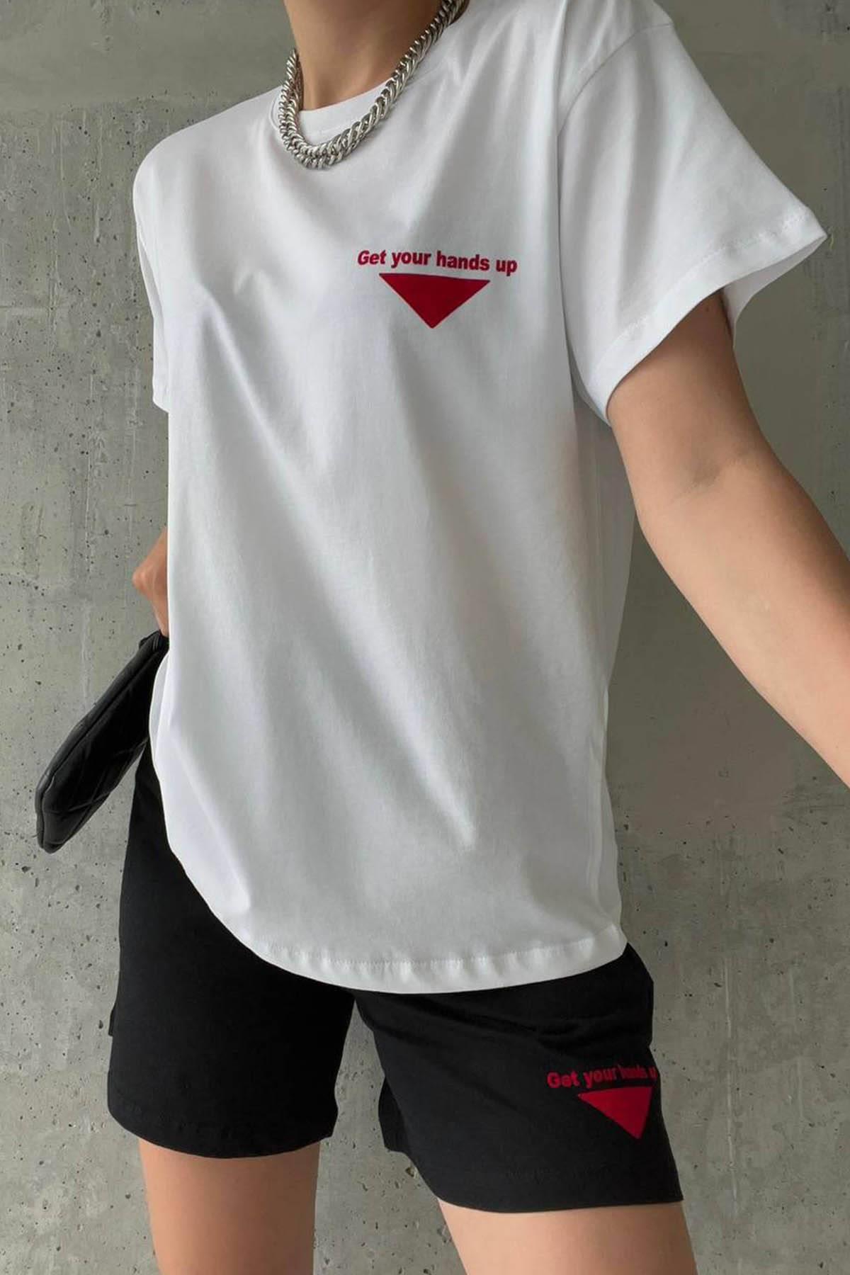 A wholesale clothing model wears Triangle Detailed Shorts Suit - White-Black, Turkish wholesale Suit of Qustyle