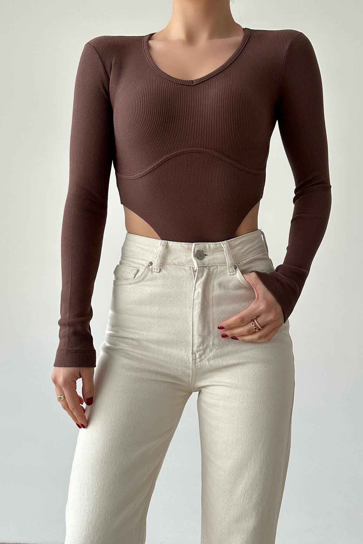 A wholesale clothing model wears Ribbed V-Neck Zipper - Brown, Turkish wholesale Bodysuit of Qustyle