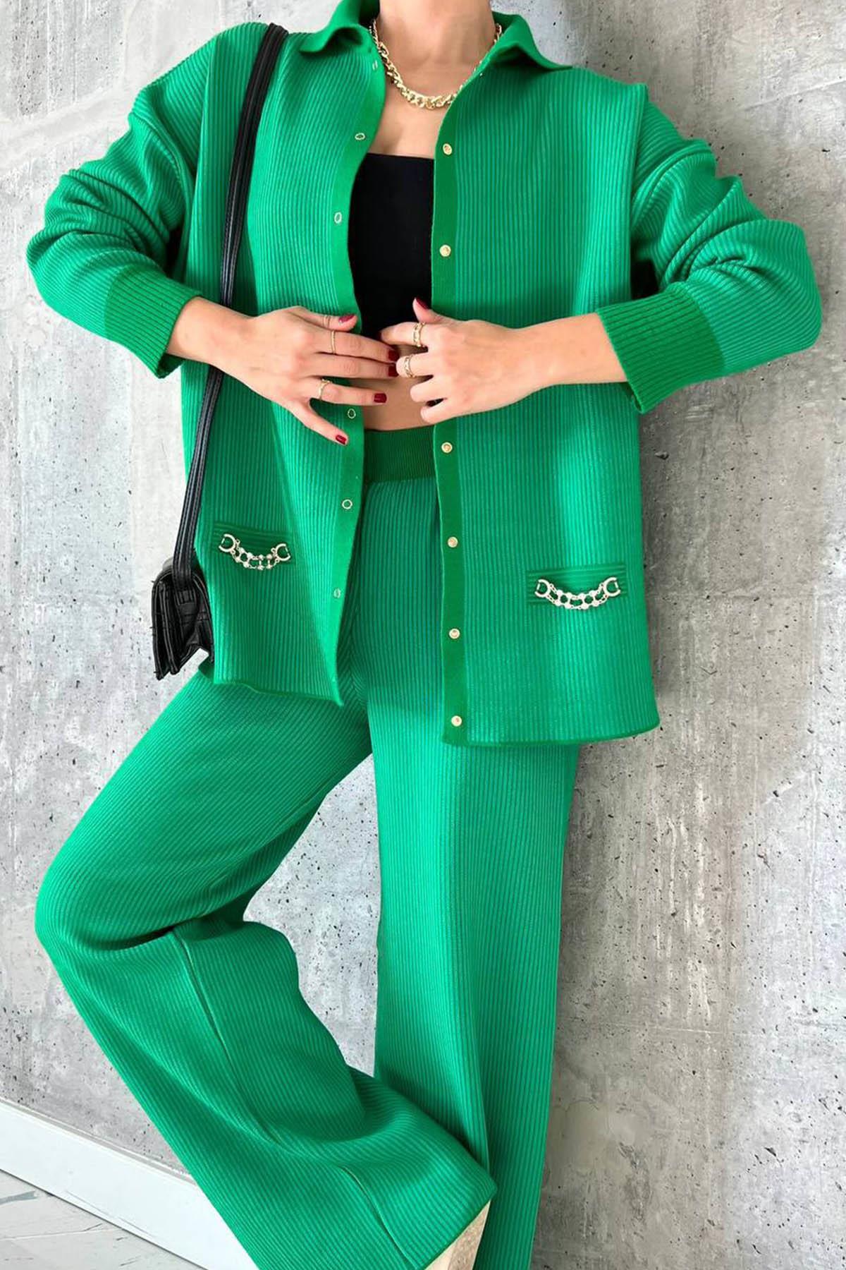 A wholesale clothing model wears Milan Cardigan Low-cut Suit - Benetton Green, Turkish wholesale Suit of Qustyle