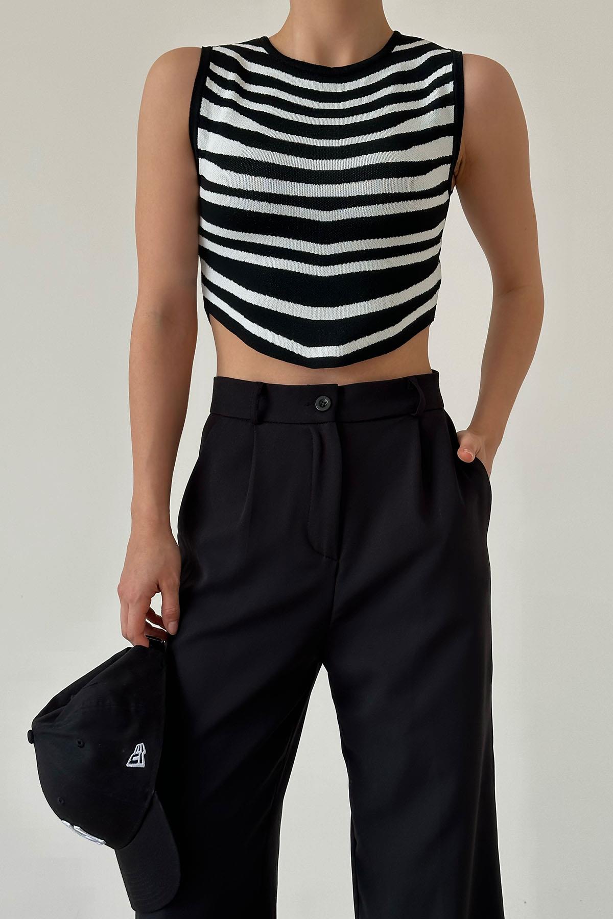 A wholesale clothing model wears Zebra Pattern Band Athlete - Black-Light Cream, Turkish wholesale Undershirt of Qustyle