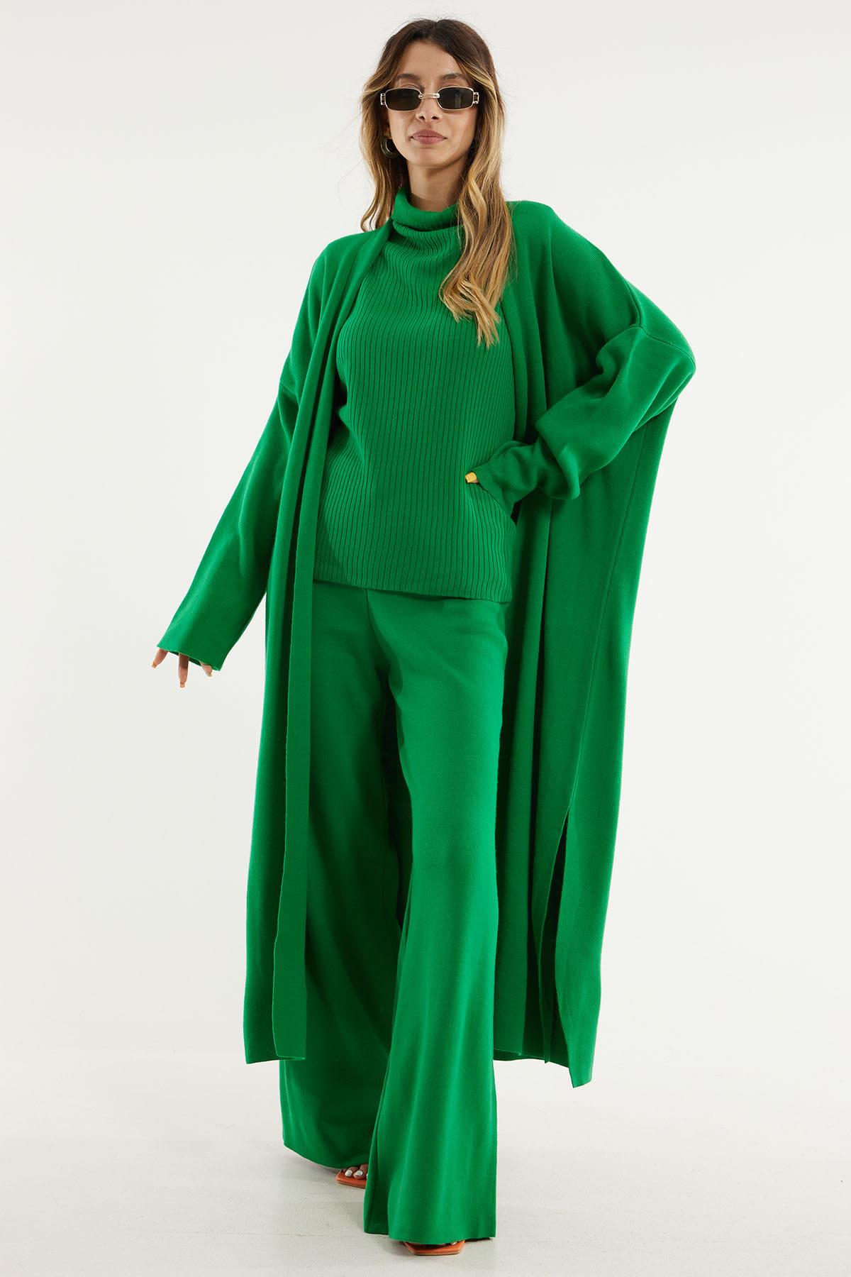 A wholesale clothing model wears Cardigan Knitwear Triple Suit - Benetton Green, Turkish wholesale Suit of Qustyle