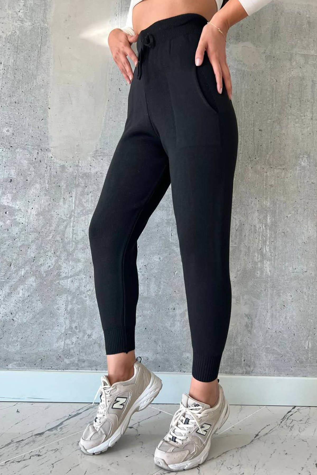 A wholesale clothing model wears Pocket Trousers - Black, Turkish wholesale Pants of Qustyle
