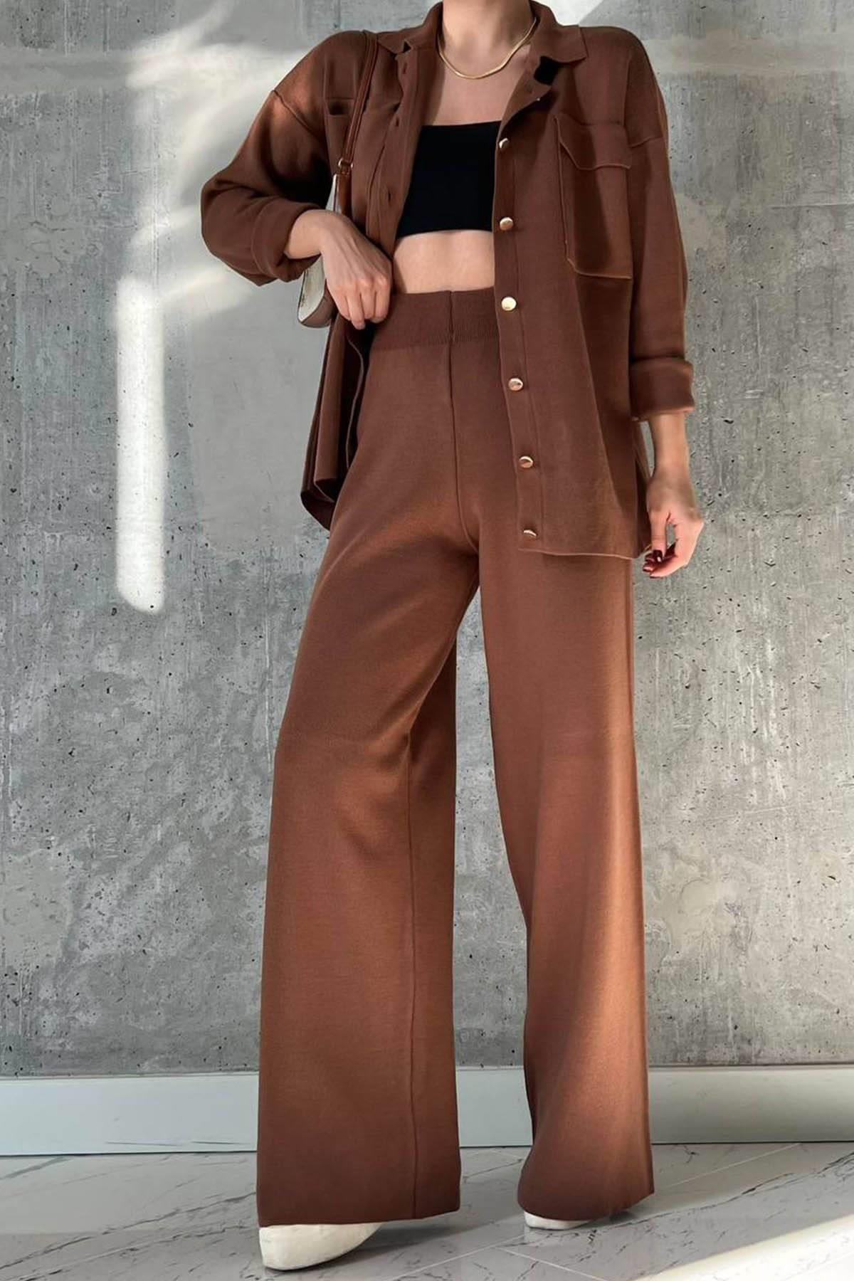 A wholesale clothing model wears Polo Neck Pocket Suit - Milk Brown, Turkish wholesale Suit of Qustyle