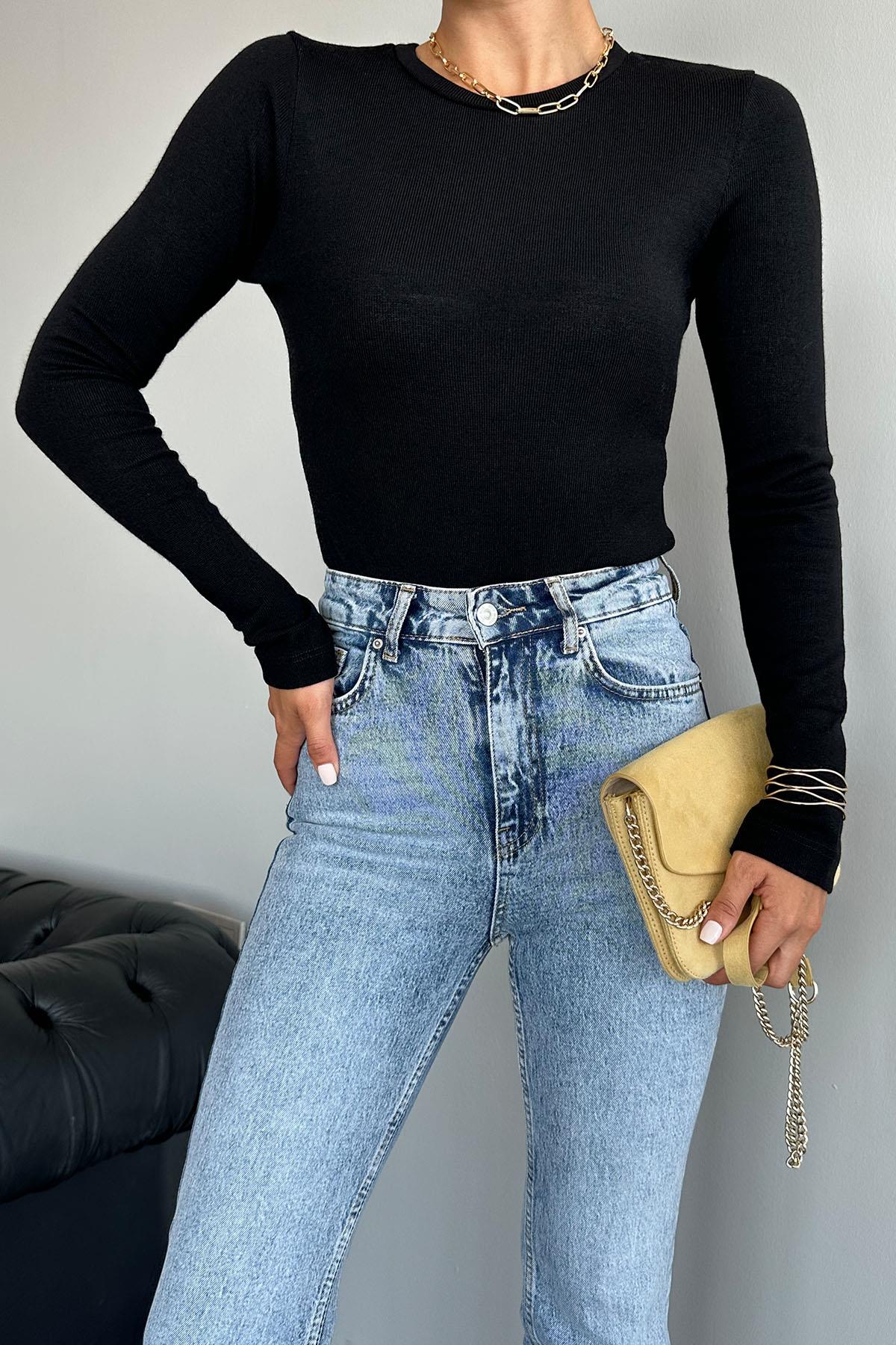 A model wears QUS12653 - Snap Snap Knit Top - Black, wholesale Bodysuit of Qustyle to display at Lonca