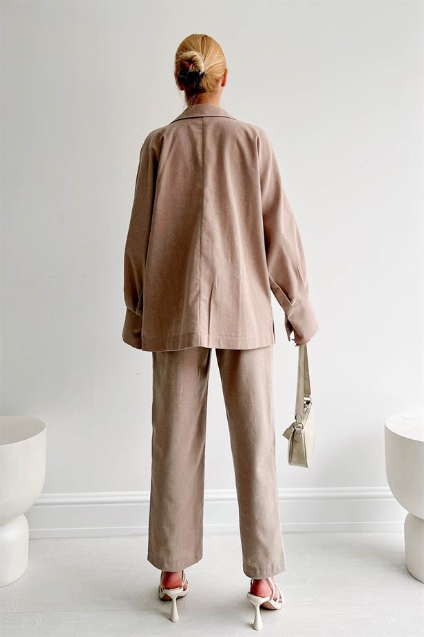 A model wears REY10152 - Double Pocket Flap Linen Jacket - Mink, wholesale Jacket of Reyon to display at Lonca