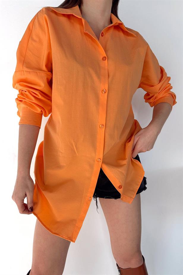A model wears REY10808 - Basic Poplin Shirt - Orange, wholesale Shirt of Reyon to display at Lonca