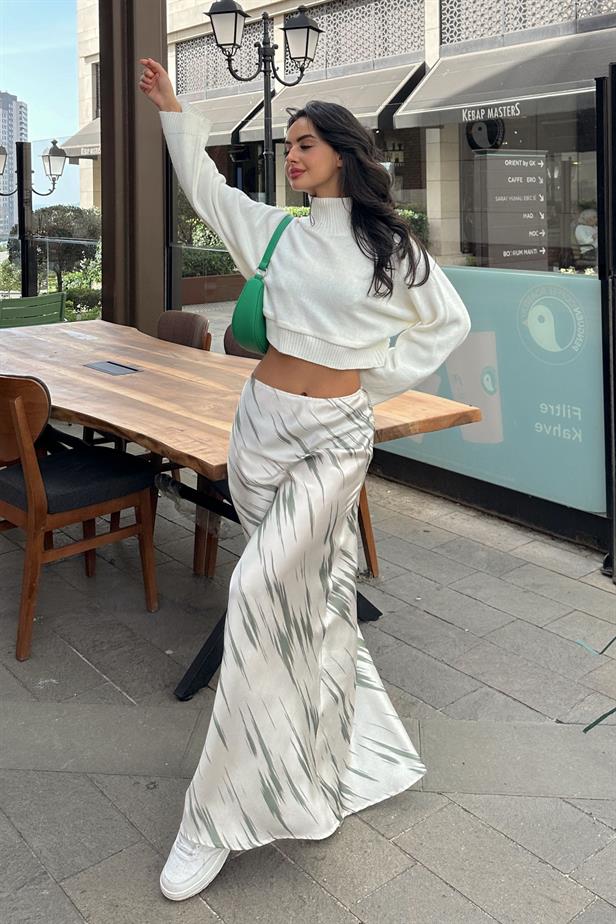 A wholesale clothing model wears Wave Patterned Satin Chiffon Skirt - Khaki & Ecru, Turkish wholesale Skirt of Reyon