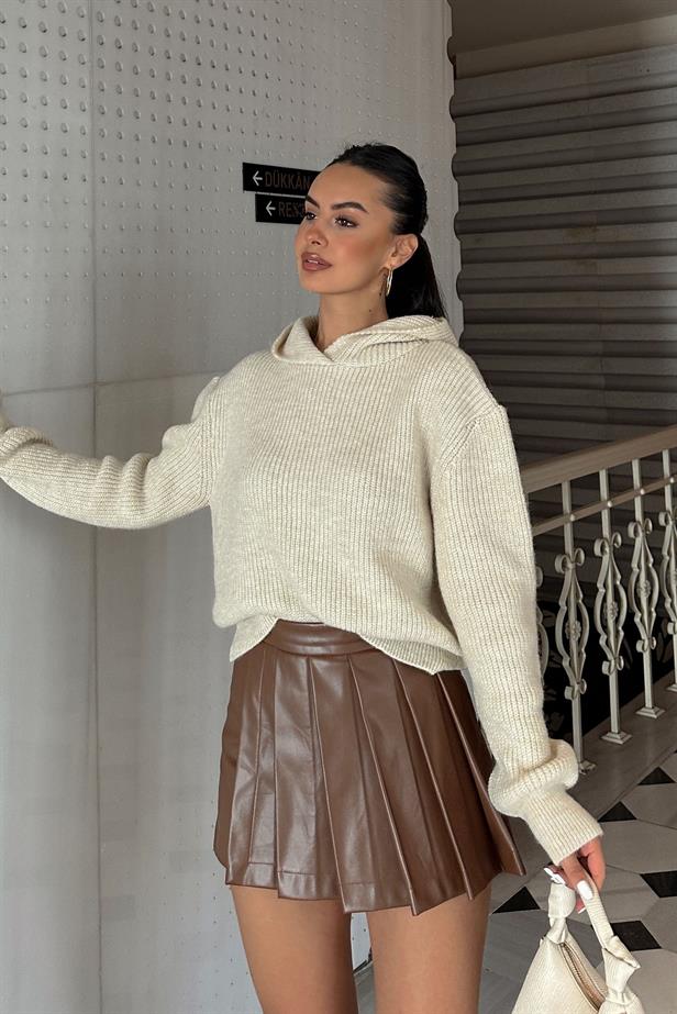 A wholesale clothing model wears Hooded Knitwear Sweater - Ecru, Turkish wholesale Sweater of Reyon