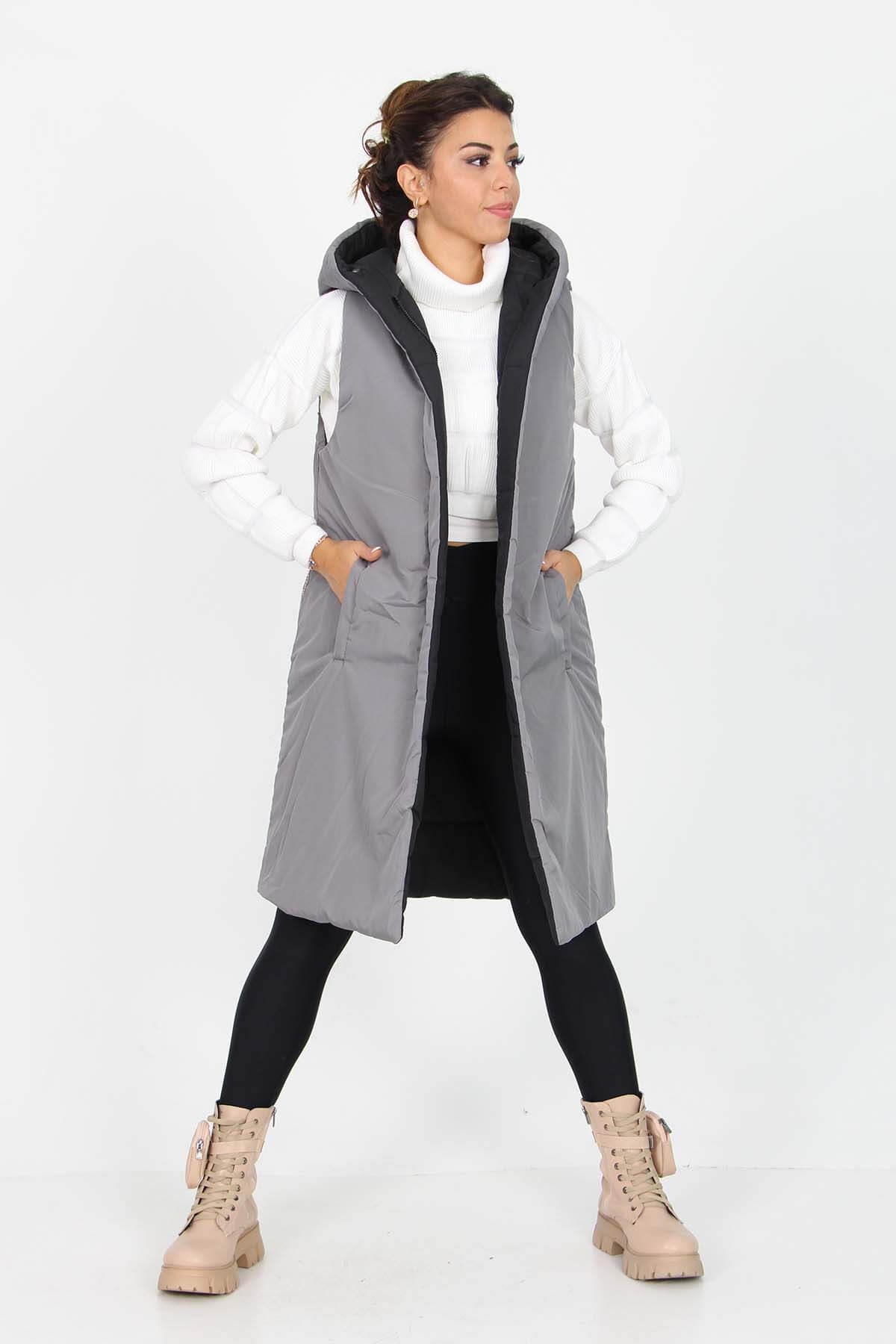 A model wears 35101 - Vest - Grey, wholesale Vest of Mode Roy to display at Lonca