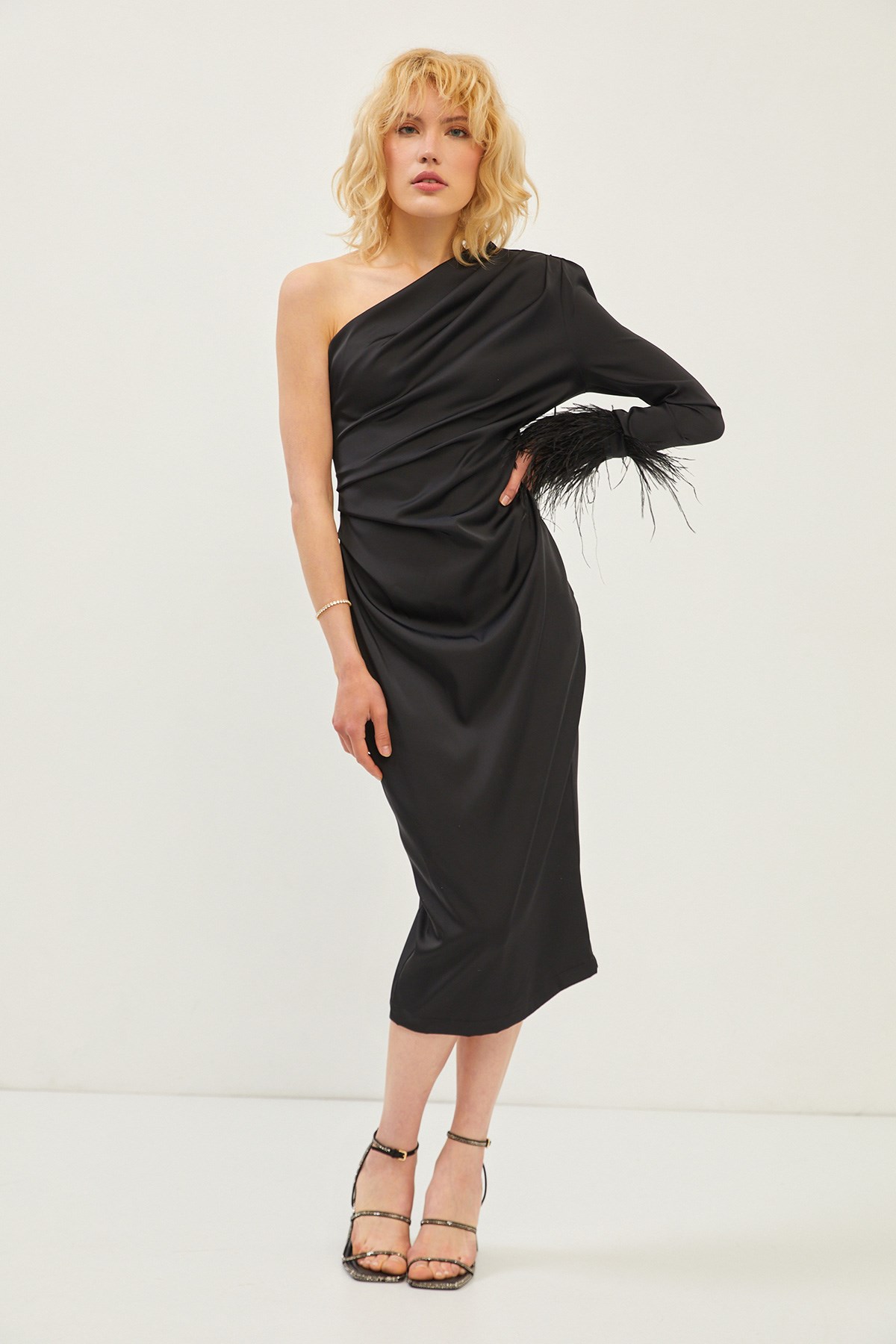 A wholesale clothing model wears Dress - Black, Turkish wholesale Dress of Setre